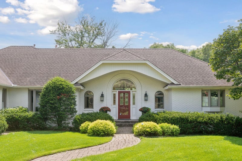 5325 Saddle Ridge Trl, Maple Plain, MN 55359