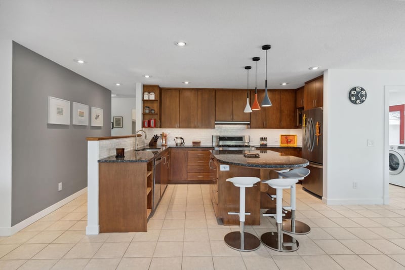 15623 Randall Ln, Minnetonka, MN 55345