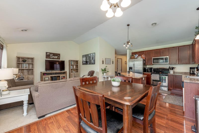 665 Tomahawk Ct, Madison Lake, MN 56063