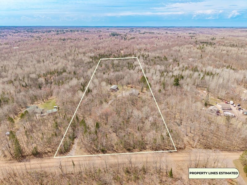 5215 Eagle Lake Rd, Duluth, MN 55803
