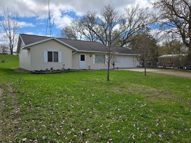 210 N Niggeler St, Elizabeth, MN 56533