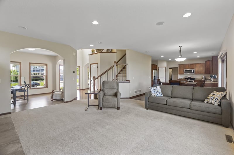 9566 Cottontail Dr, Minnetrista, MN 55375