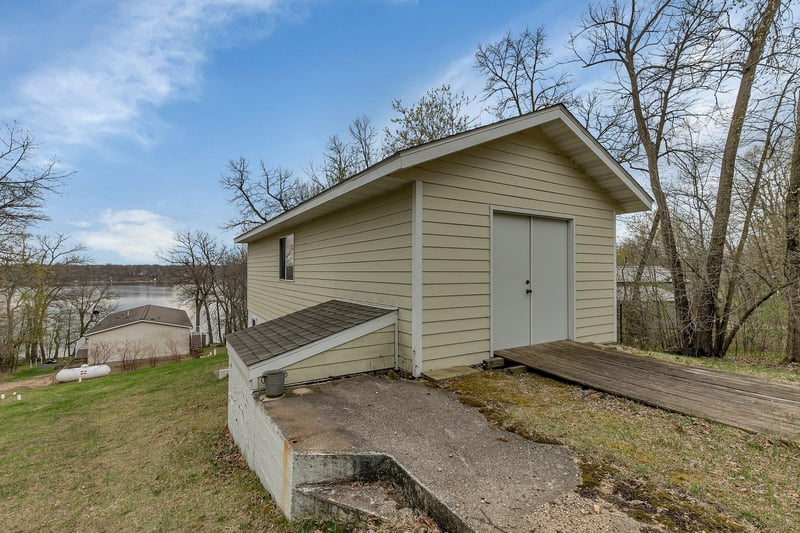 24079 180th St, Paynesville, MN 56362