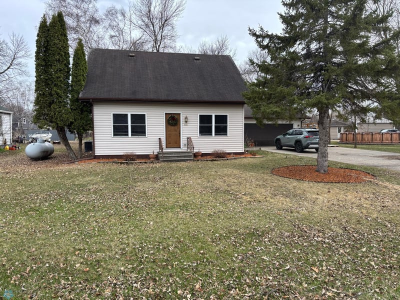 516 Vance Ave S, Erskine, MN 56535