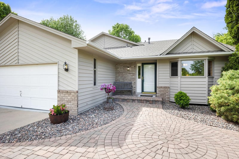 6595 Belle St, Loretto, MN 55357