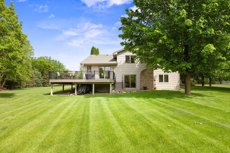 6595 Belle St, Loretto, MN 55357