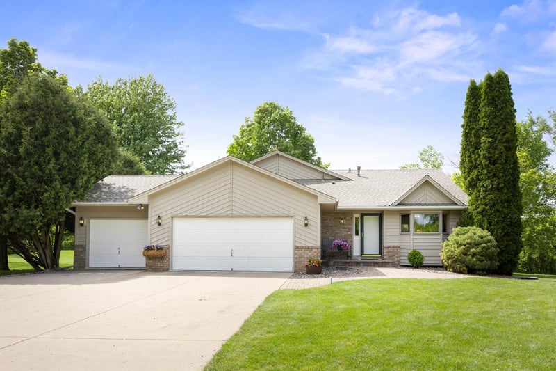 6595 Belle St, Loretto, MN 55357