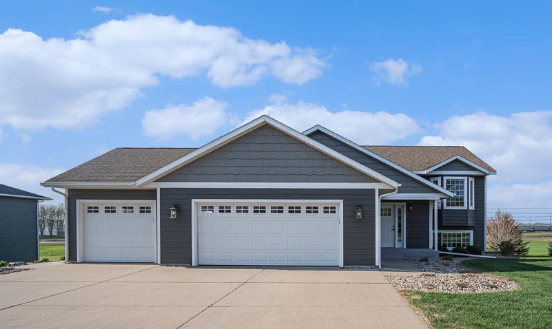 1106 Cherry Dr, Luverne, MN 56156
