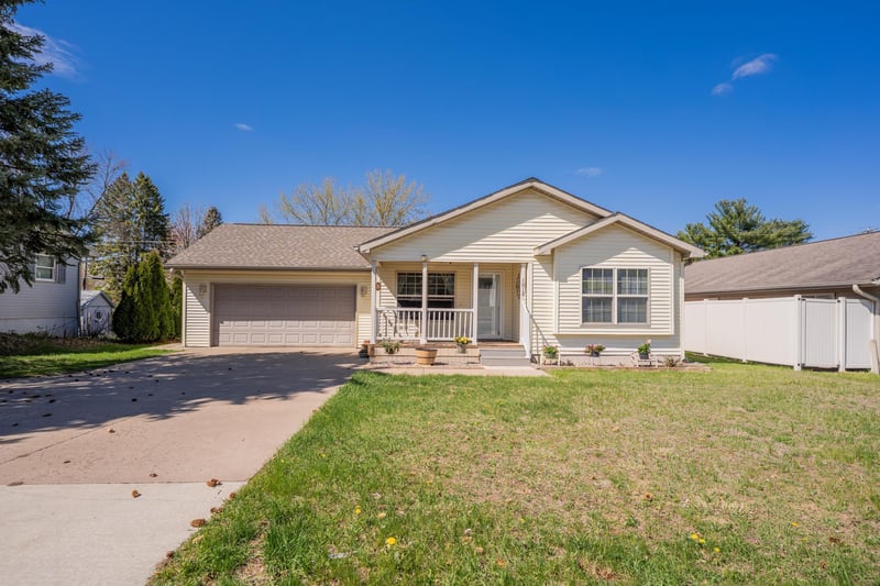 1012 Bartlett Ave, Altoona, WI 54720