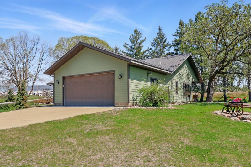 15976 Cushing Rd, Paynesville, MN 56362