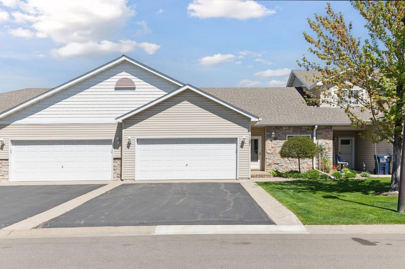 1127 Iris Dr, White Bear Twp, MN 55127
