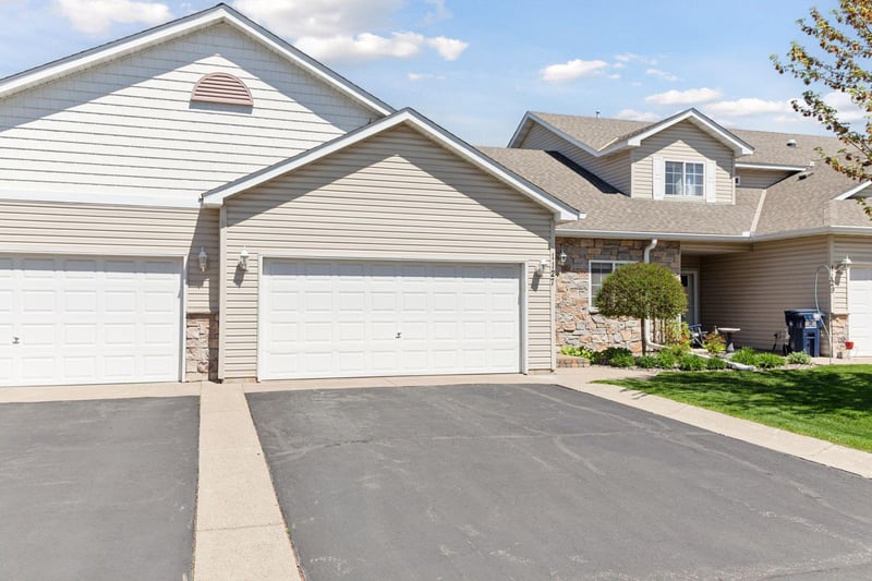 1127 Iris Dr, White Bear Twp, MN 55127
