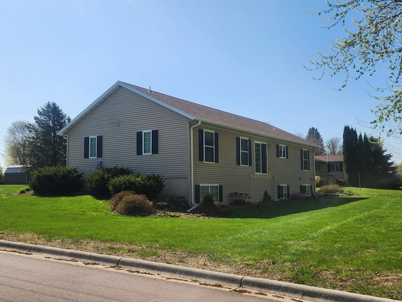 309 Oconnor St, Lakefield, MN 56150