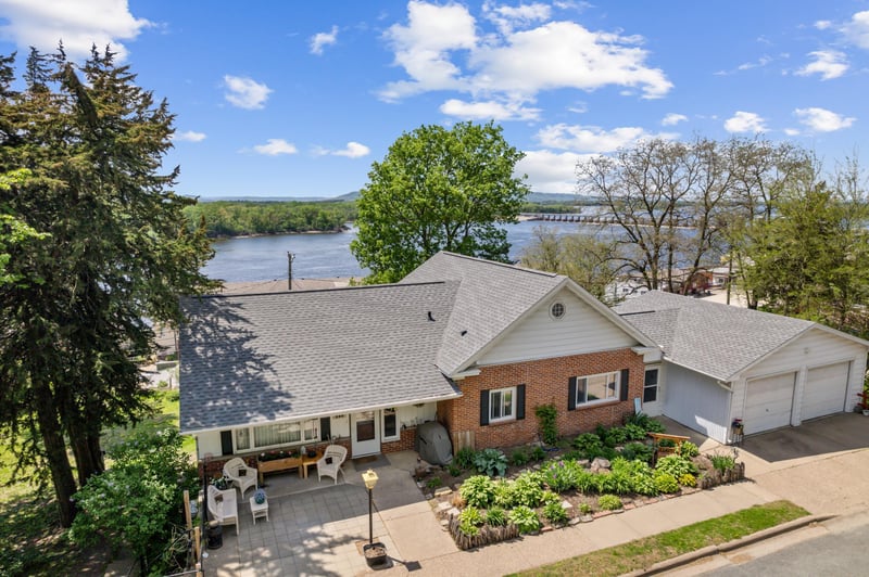 304 S 2nd St, Alma, WI 54610