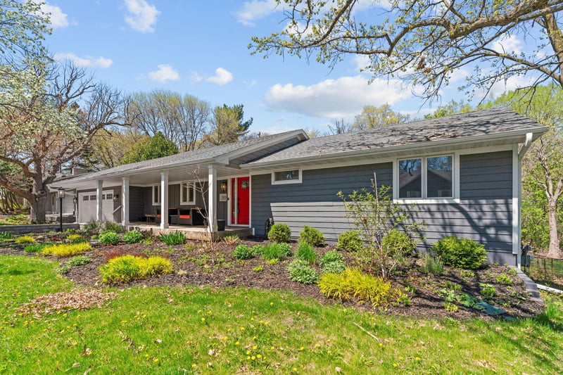1813 Gramsie Rd, Arden Hills, MN 55112
