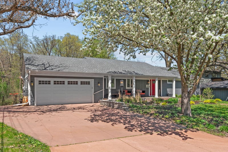 1813 Gramsie Rd, Arden Hills, MN 55112