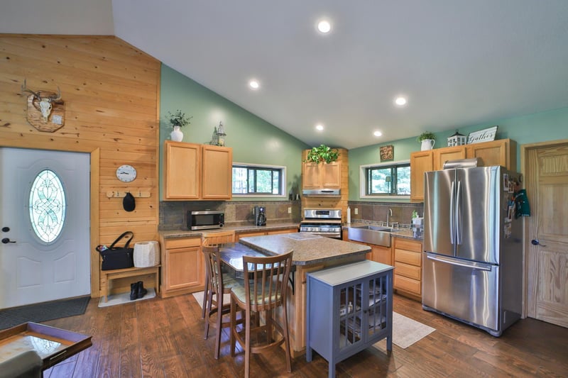21097 Gilmer Rd, Crosby, MN 56441