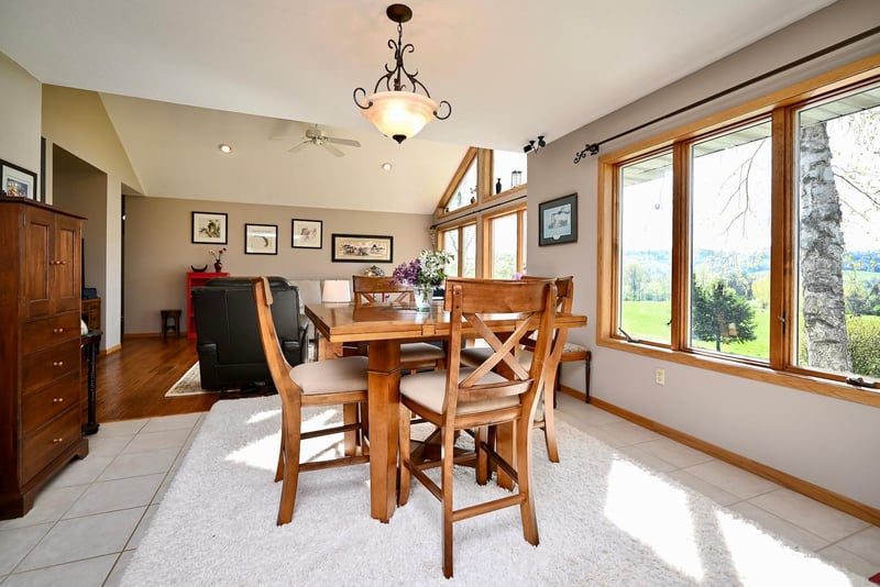 17360 Perkins Valley Dr, Houston, MN 55943