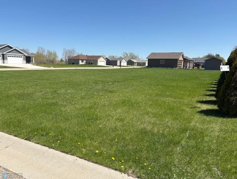 706 10th St, Frazee, MN 56544
