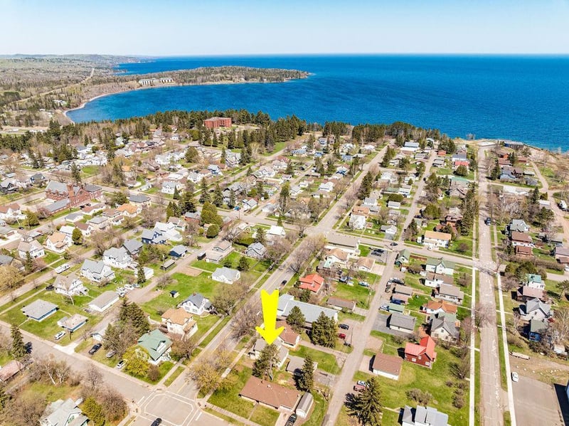 330 1st Ave, Two Harbors, MN 55616