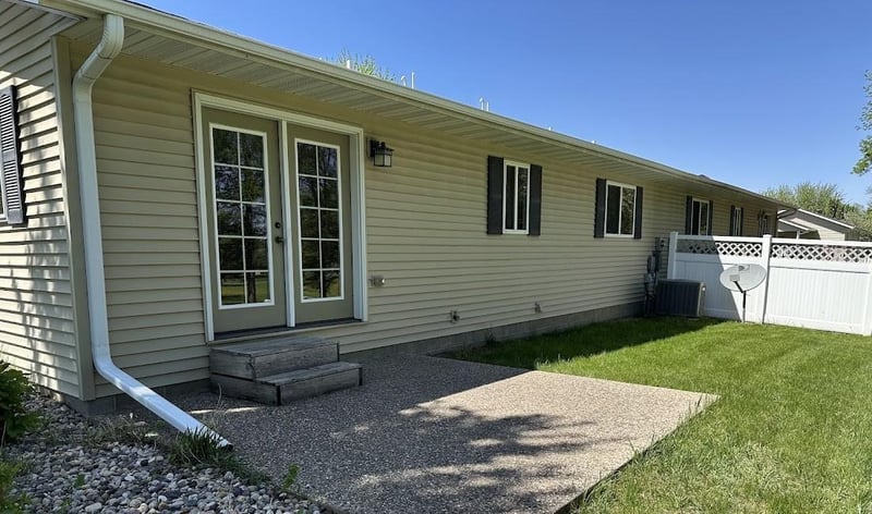 413 River Bluff Dr, Windom, MN 56101