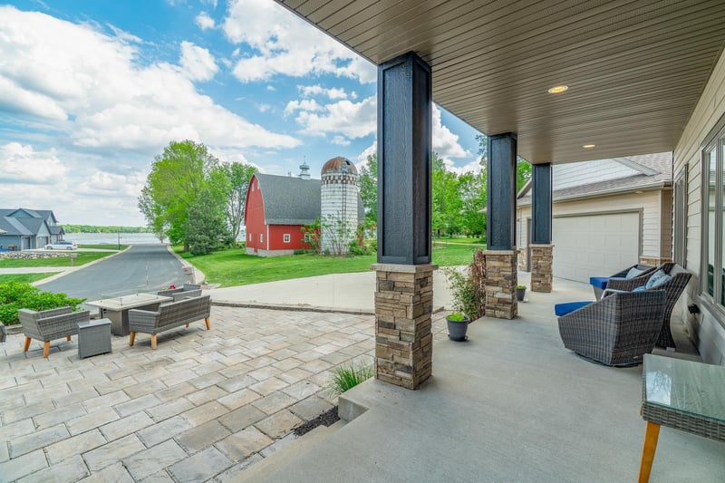 1060 Sarah Cir, Madison Lake, MN 56063