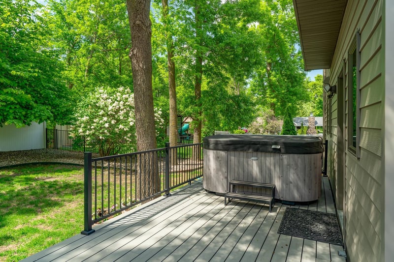 1060 Sarah Cir, Madison Lake, MN 56063
