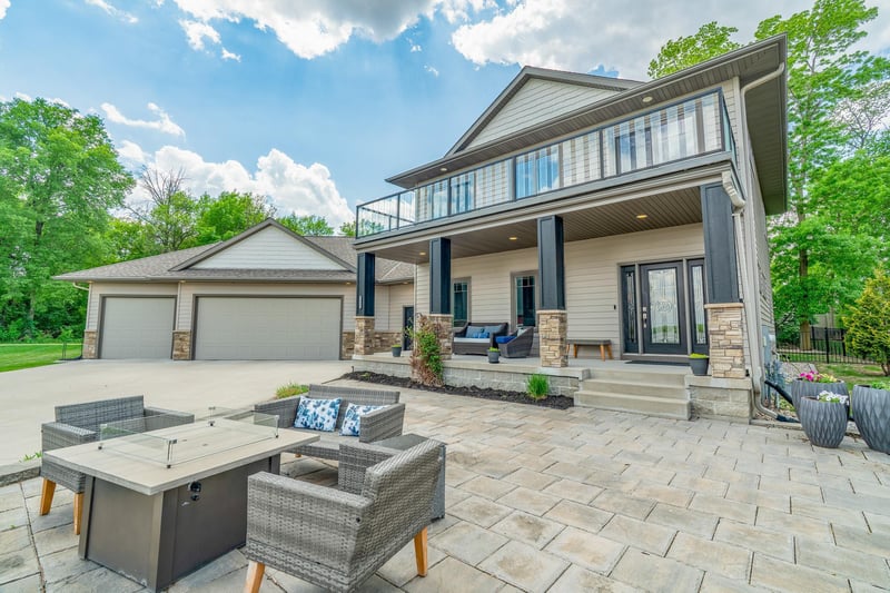 1060 Sarah Cir, Madison Lake, MN 56063
