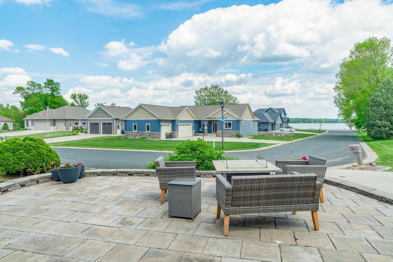 1060 Sarah Cir, Madison Lake, MN 56063