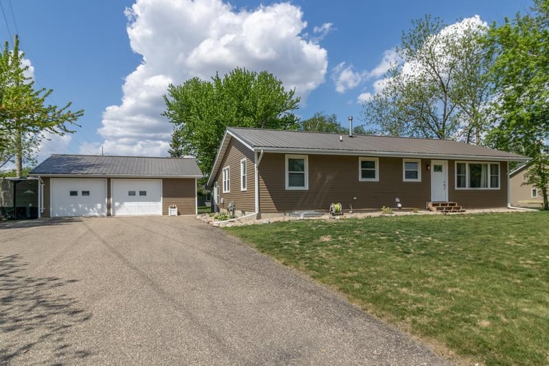 1000 Columbia St, Cleveland, MN 56017