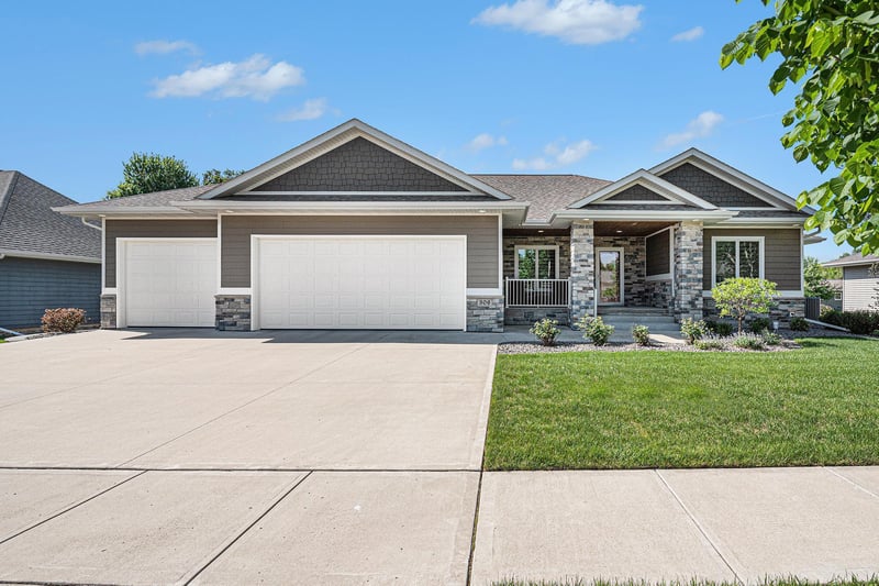 306 E Veterans Dr, Luverne, MN 56156