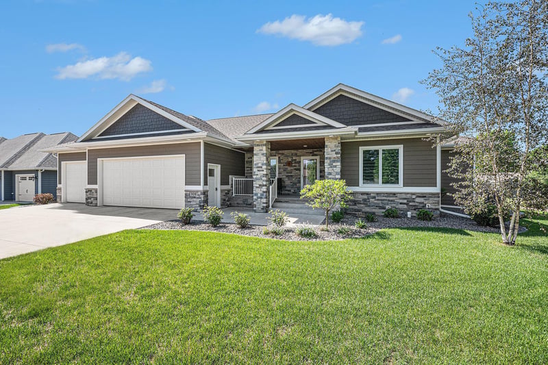 306 E Veterans Dr, Luverne, MN 56156