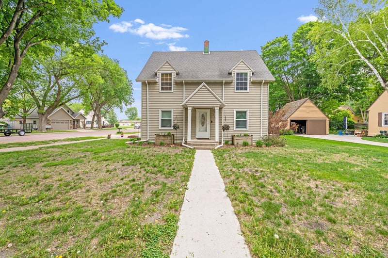 114 N 3rd Ave E, Truman, MN 56088