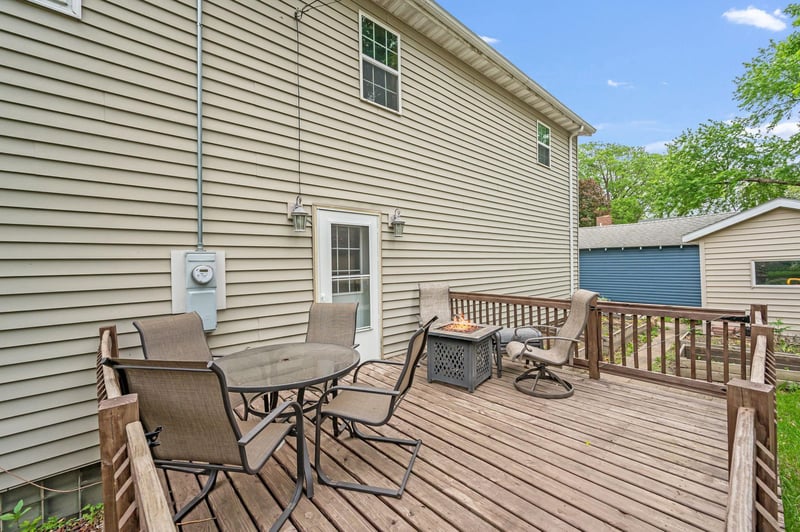 114 N 3rd Ave E, Truman, MN 56088