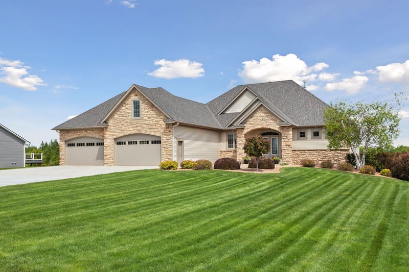 28703 Bay Shore Dr NW, Isanti, MN 55040