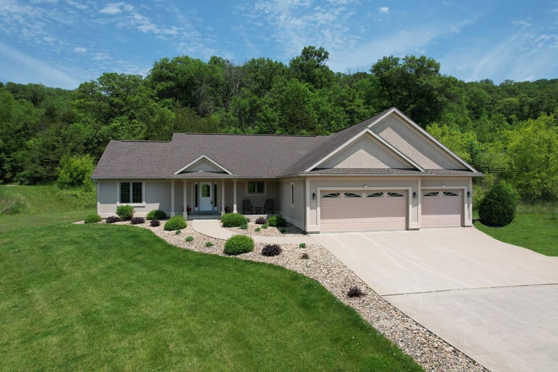 9484 N Branch Rd SE, Chatfield, MN 55923