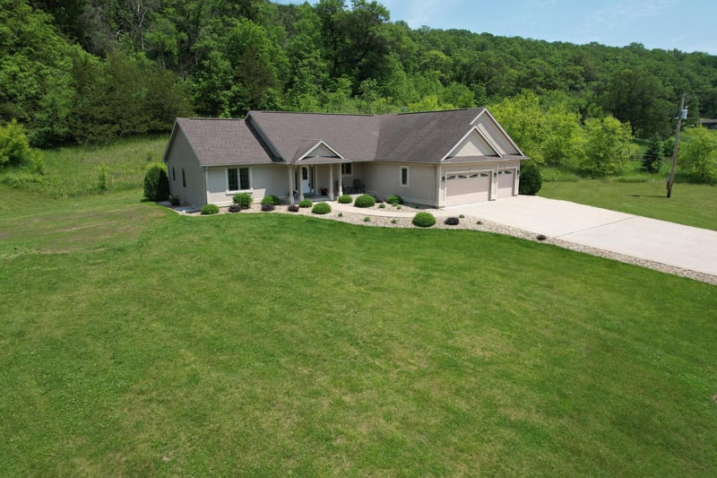 9484 N Branch Rd SE, Chatfield, MN 55923
