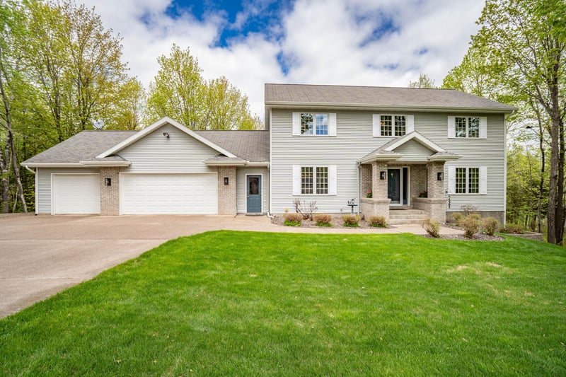 4975 Maribe Dr, Hermantown, MN 55811