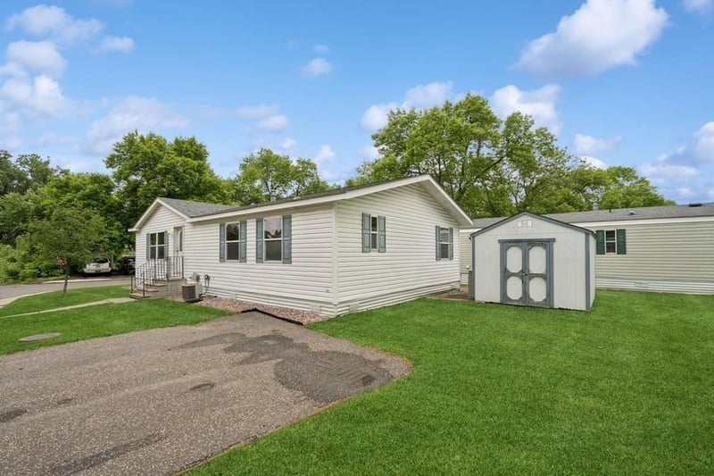 880 Cessna Dr, New Brighton, MN 55112