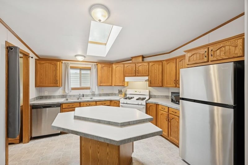 880 Cessna Dr, New Brighton, MN 55112