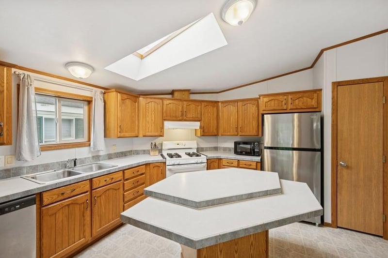 880 Cessna Dr, New Brighton, MN 55112