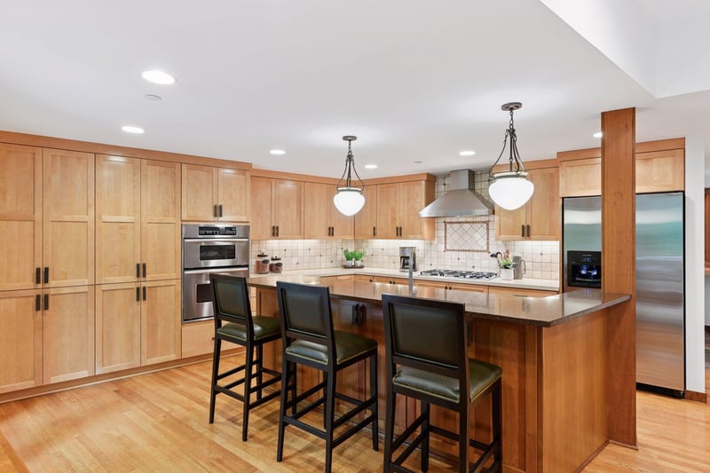 17524 Hampton Ct, Minnetonka, MN 55345