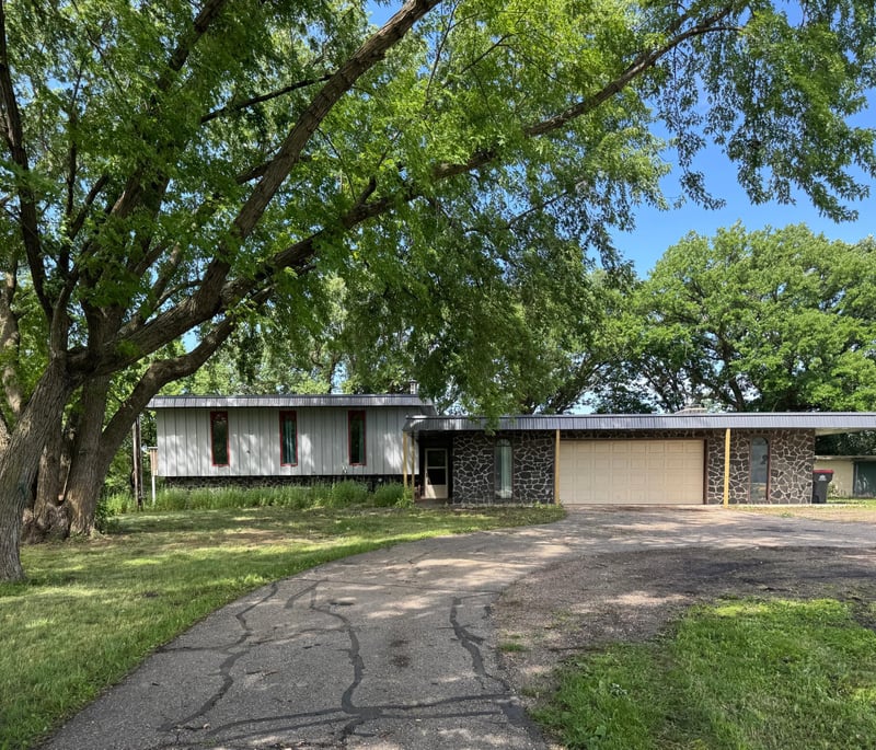 1004 S Ramsey St, Redwood Falls, MN 56283