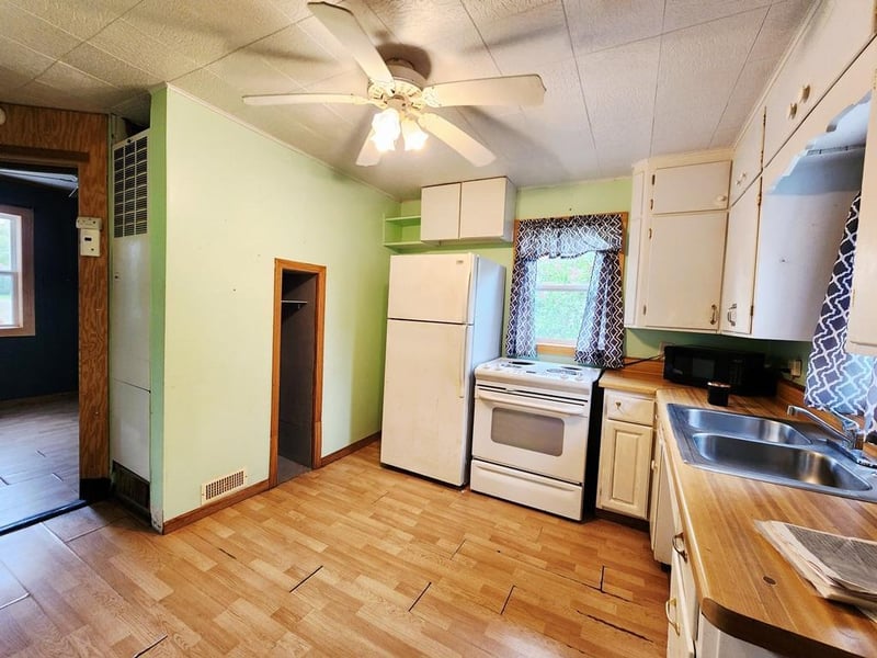 200 Jessie St, Marble, MN 55764