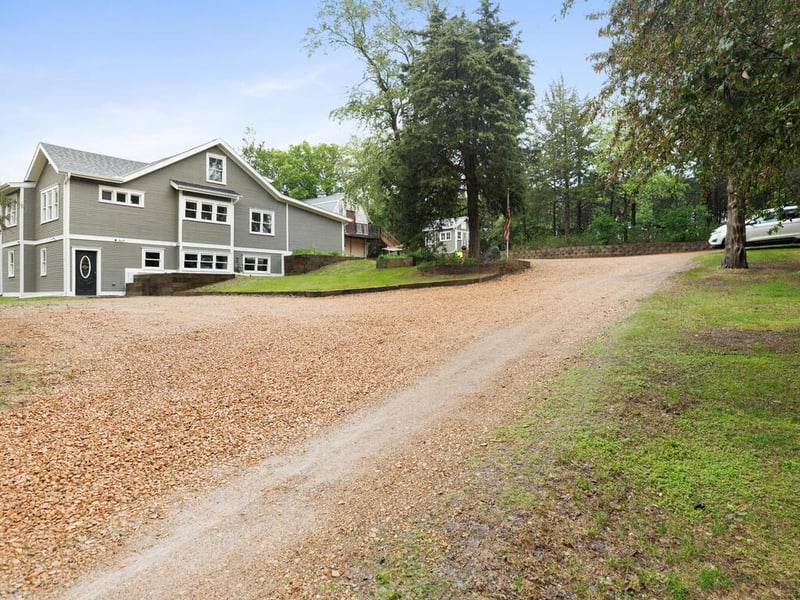 601 Kingsway Dr, Le Sueur, MN 56058