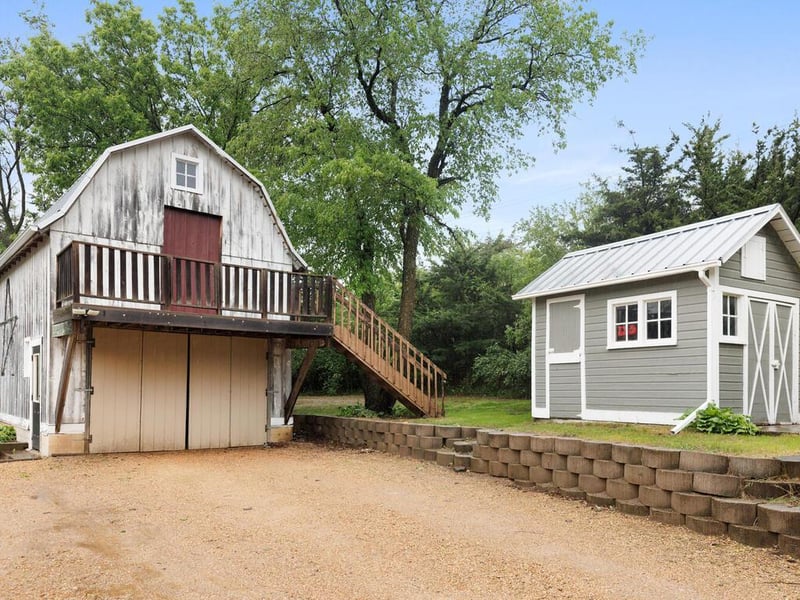 601 Kingsway Dr, Le Sueur, MN 56058