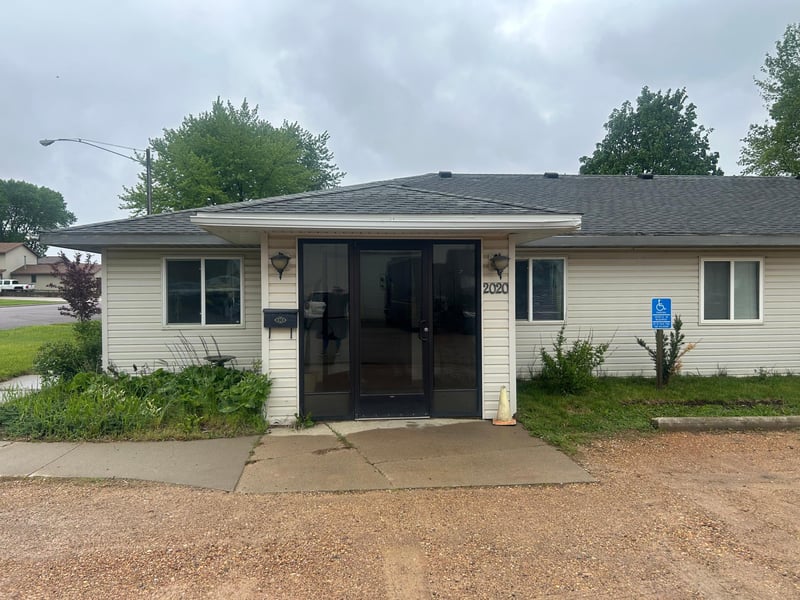 2020 9th St E, Glencoe, MN 55336