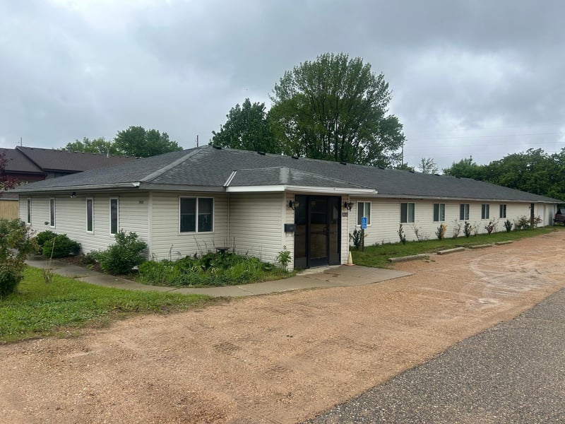 2020 9th St E, Glencoe, MN 55336
