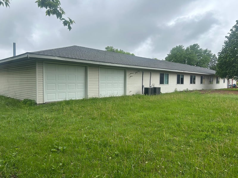 2020 9th St E, Glencoe, MN 55336