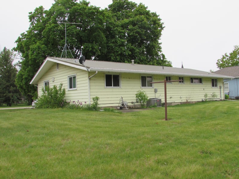 202 W Main St, Ceylon, MN 56121